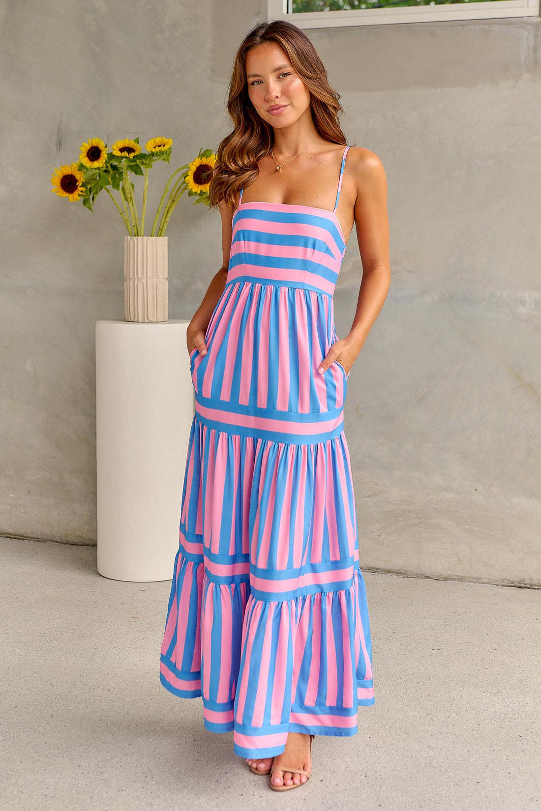 Backless Summer Maxi Dress with Pockets